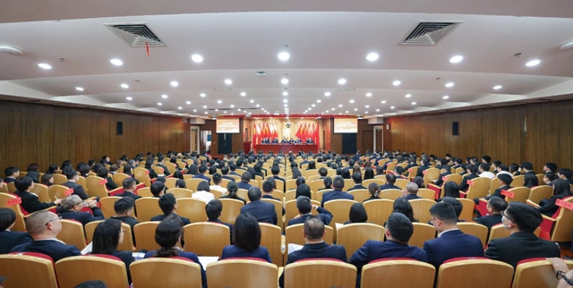 宜化集團(tuán)2024年度工作總結(jié)暨技術(shù)創(chuàng)新表彰大會、七屆四次職工代表大會勝利閉幕(圖1)